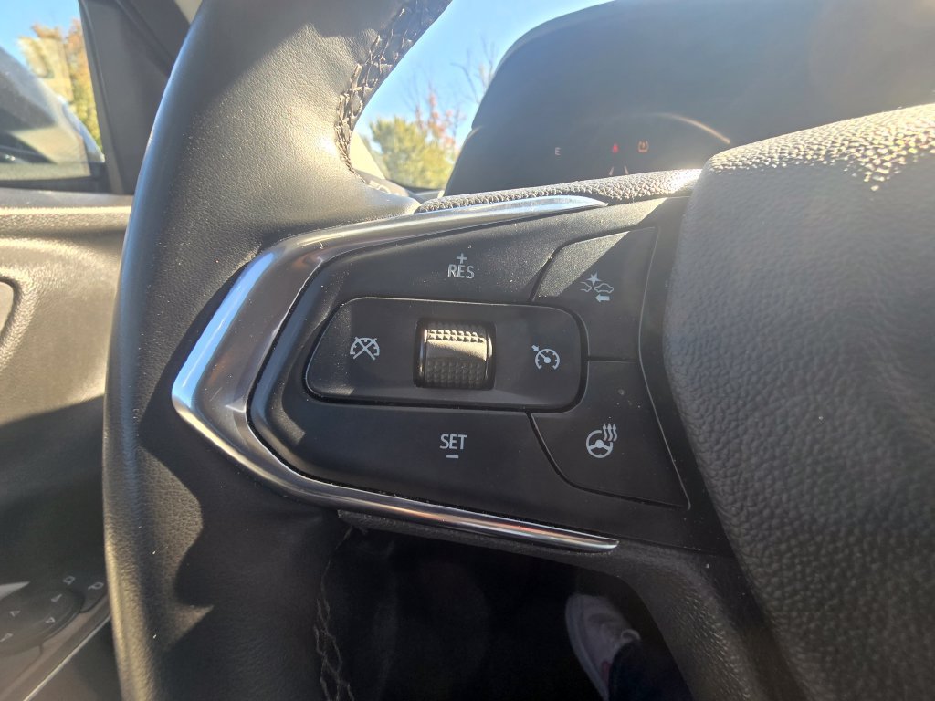 Used 2025 Chevrolet Trax LT w/ LT Convenience Package FWD image 21