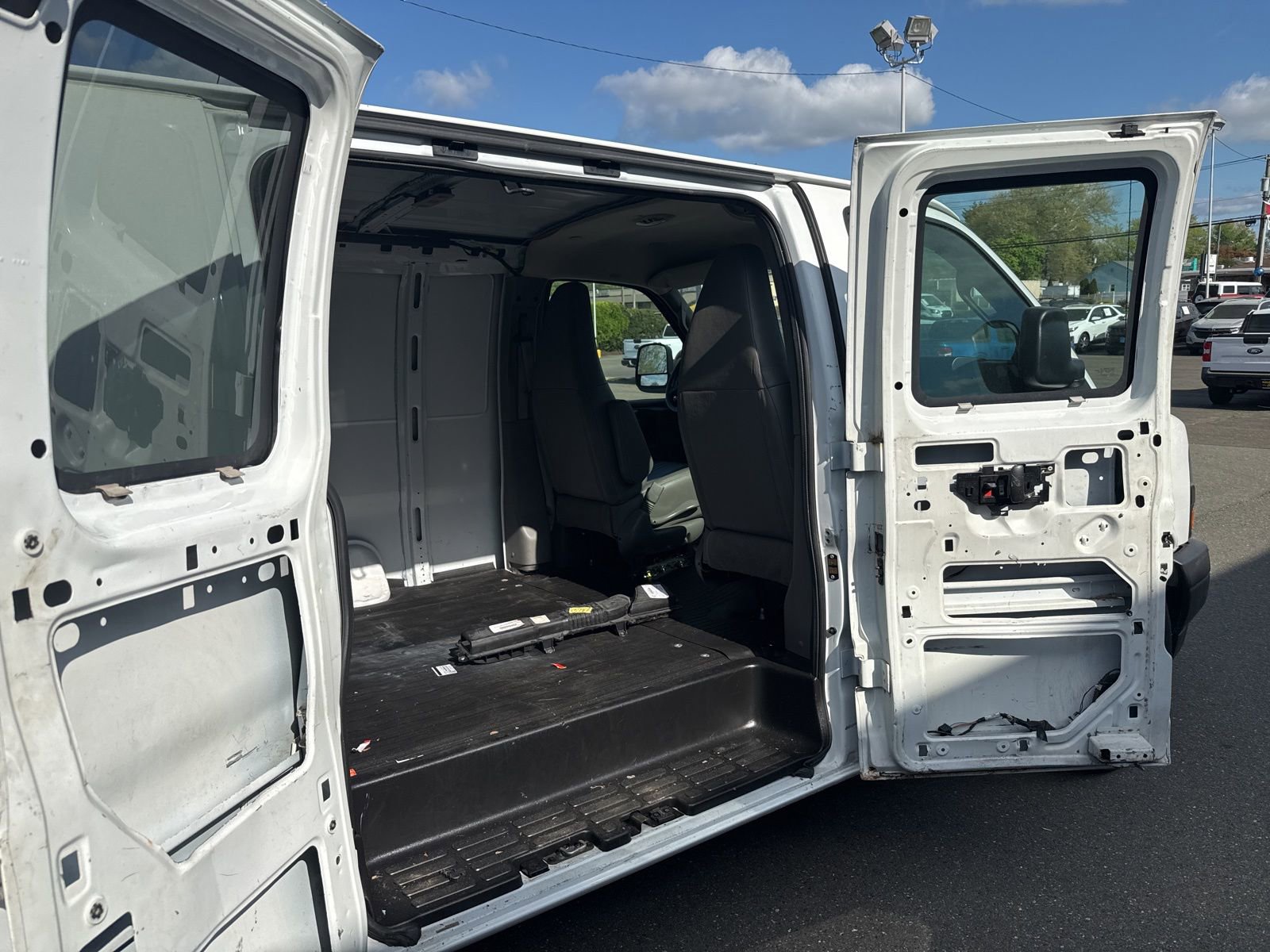 Used 2022 Chevrolet Express 2500 w/ Driver Convenience Package RWD image 5
