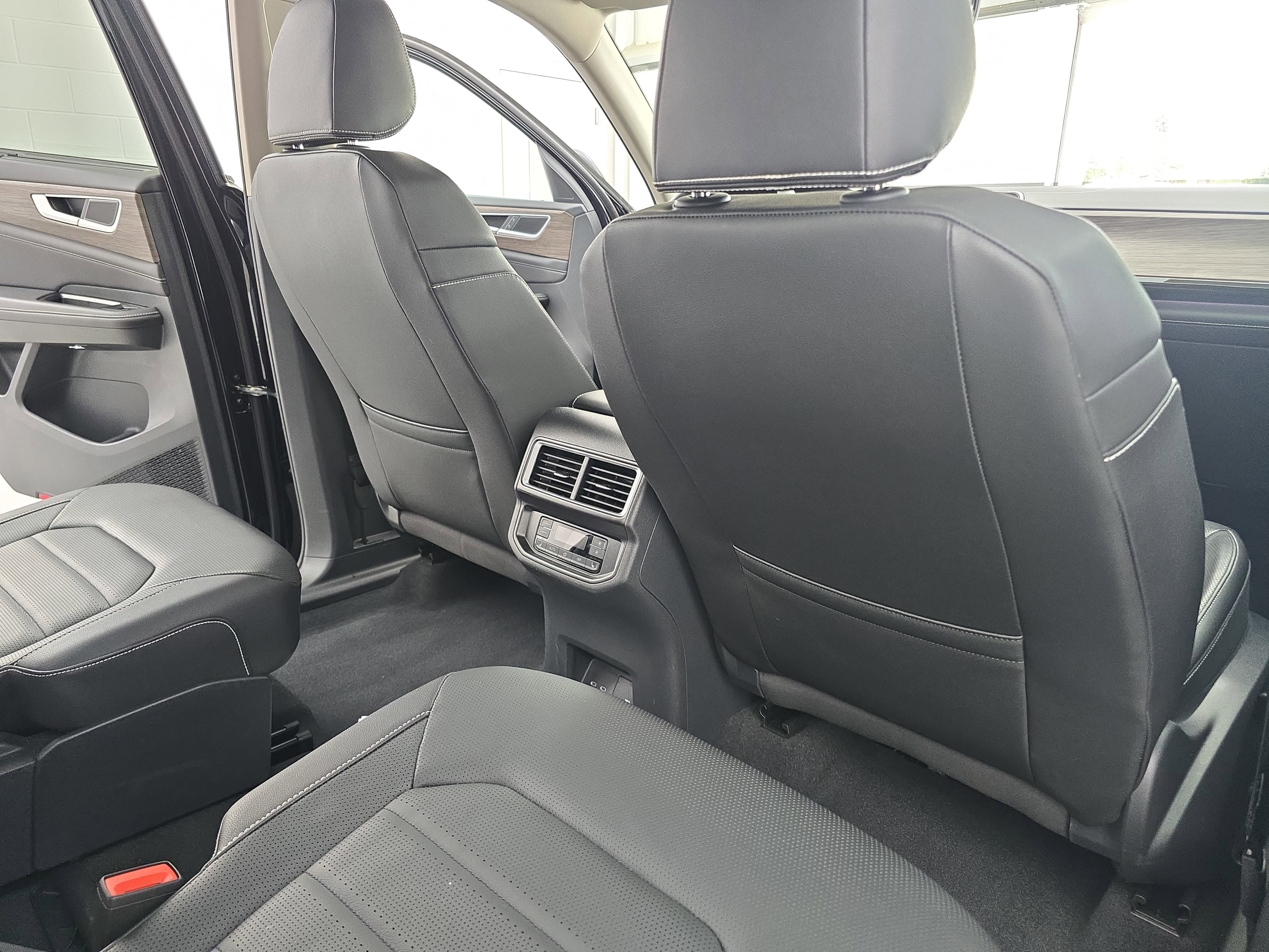 Certified 2025 Volkswagen Atlas SEL AWD/4WD image 11