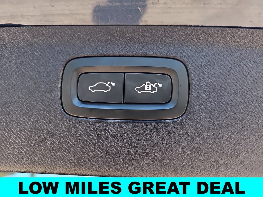 Used 2018 Volvo XC90 T8 Inscription w/ Convenience Package AWD/4WD image 14
