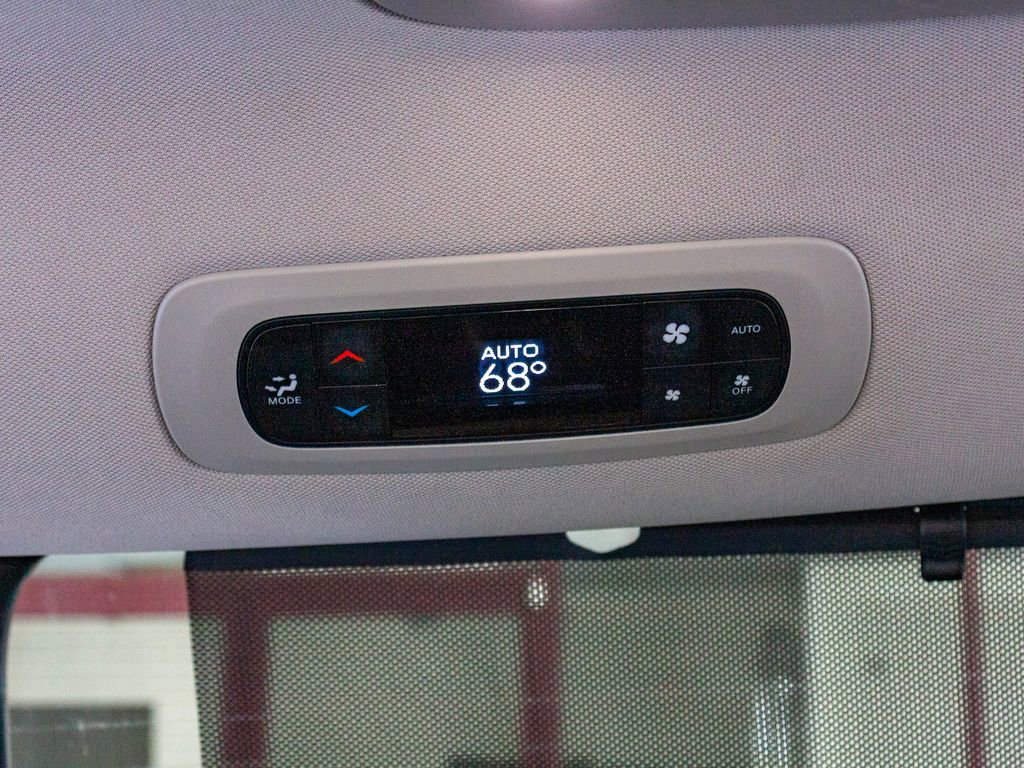 Certified 2024 Chrysler Pacifica Touring-L image 9