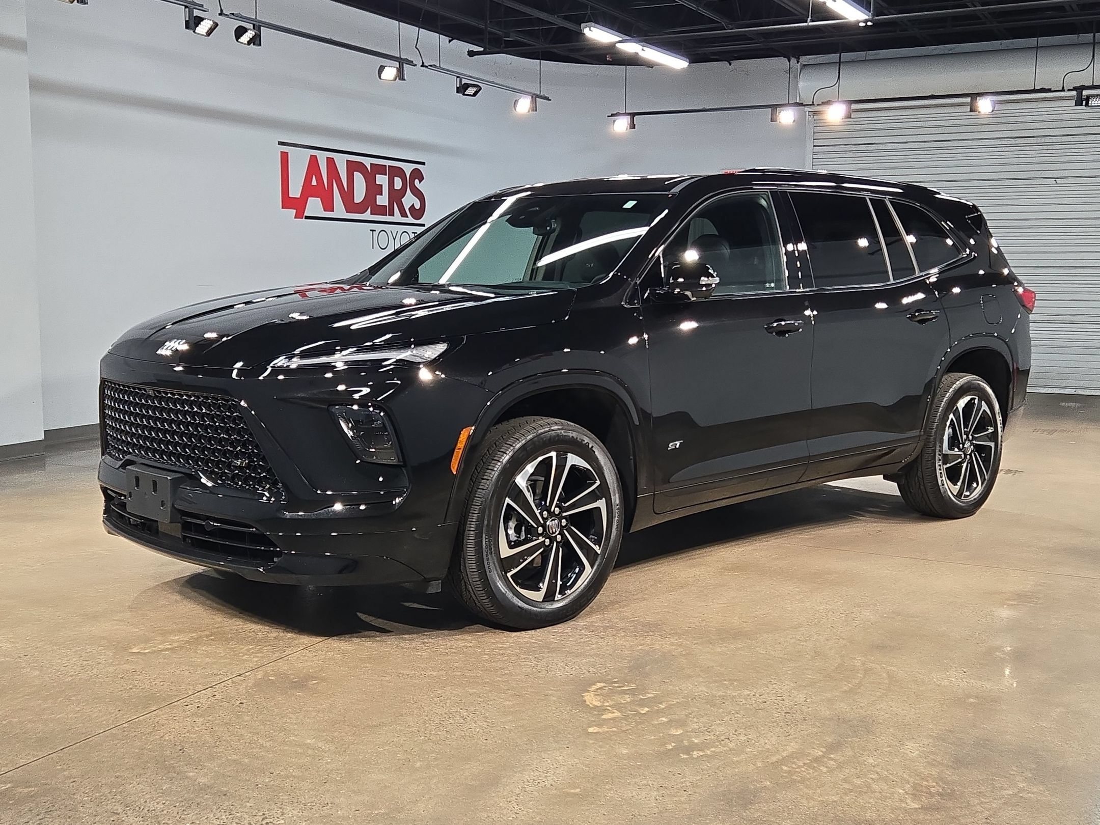 Used 2025 Buick Enclave Sport Touring w/ Power Package FWD image 3