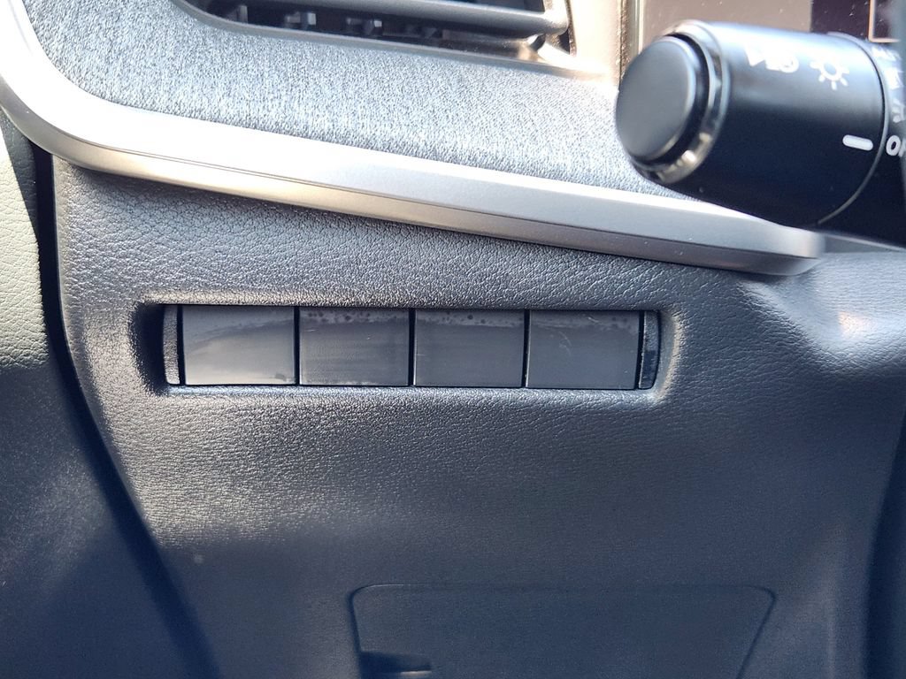 Certified 2025 Nissan Kicks SV AWD/4WD image 18