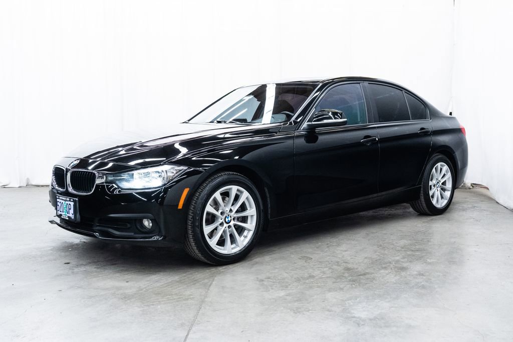 Used 2017 BMW 320i Sedan RWD image 3