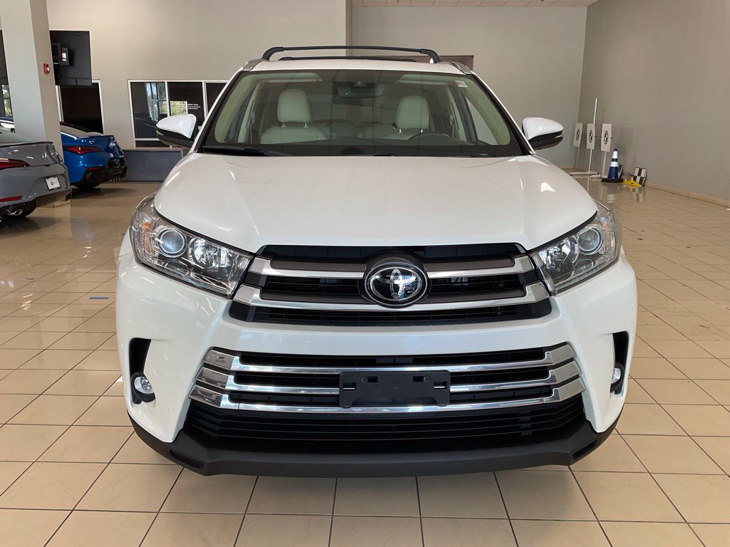 Used 2019 Toyota Highlander Limited AWD/4WD image 2