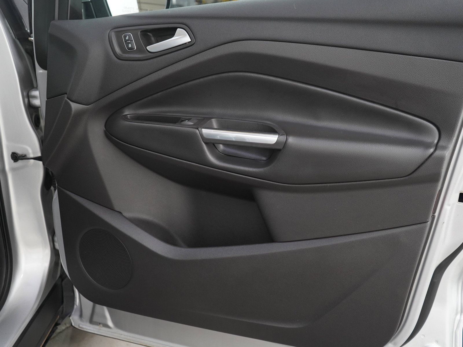 Used 2018 Ford Escape SE w/ Ford Safe & Smart Package FWD image 9
