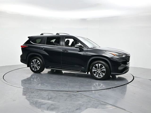 Used 2021 Toyota Highlander XLE image 3