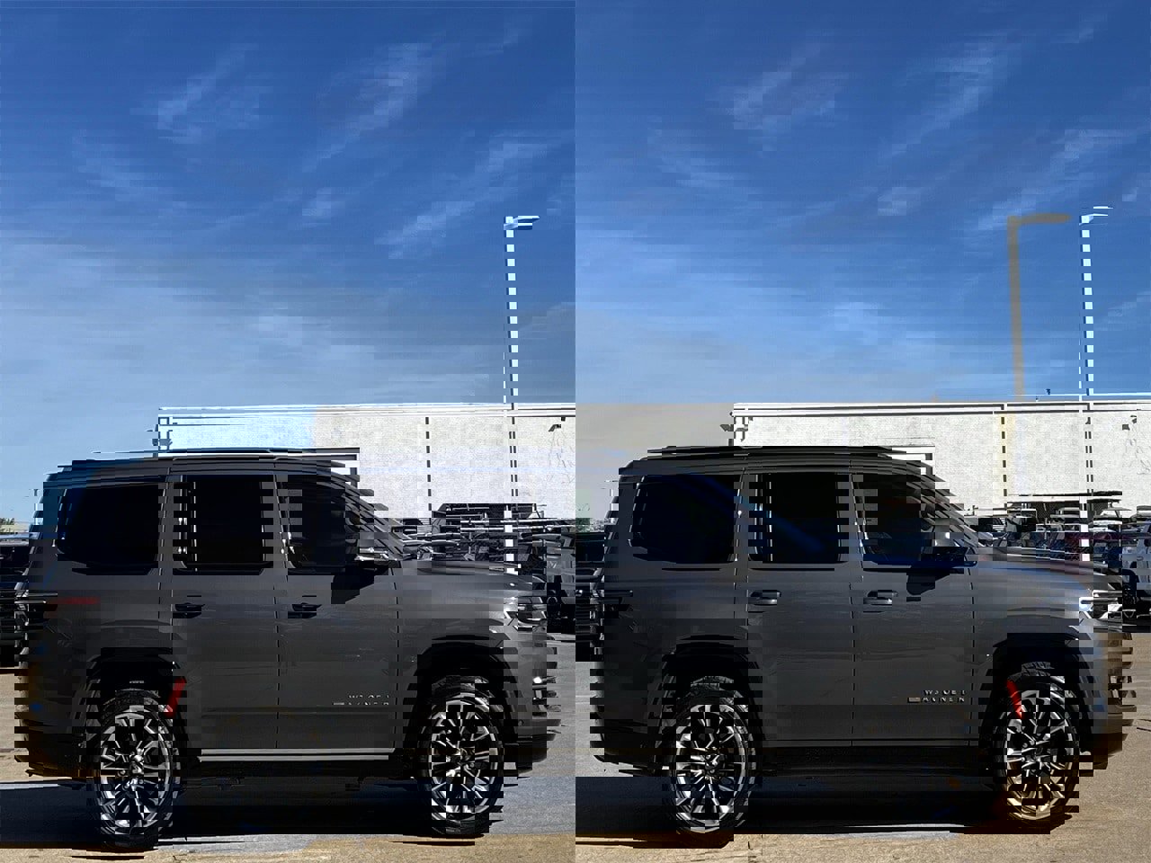 Used 2022 Jeep Wagoneer Series III w/ Premium Group I image 3