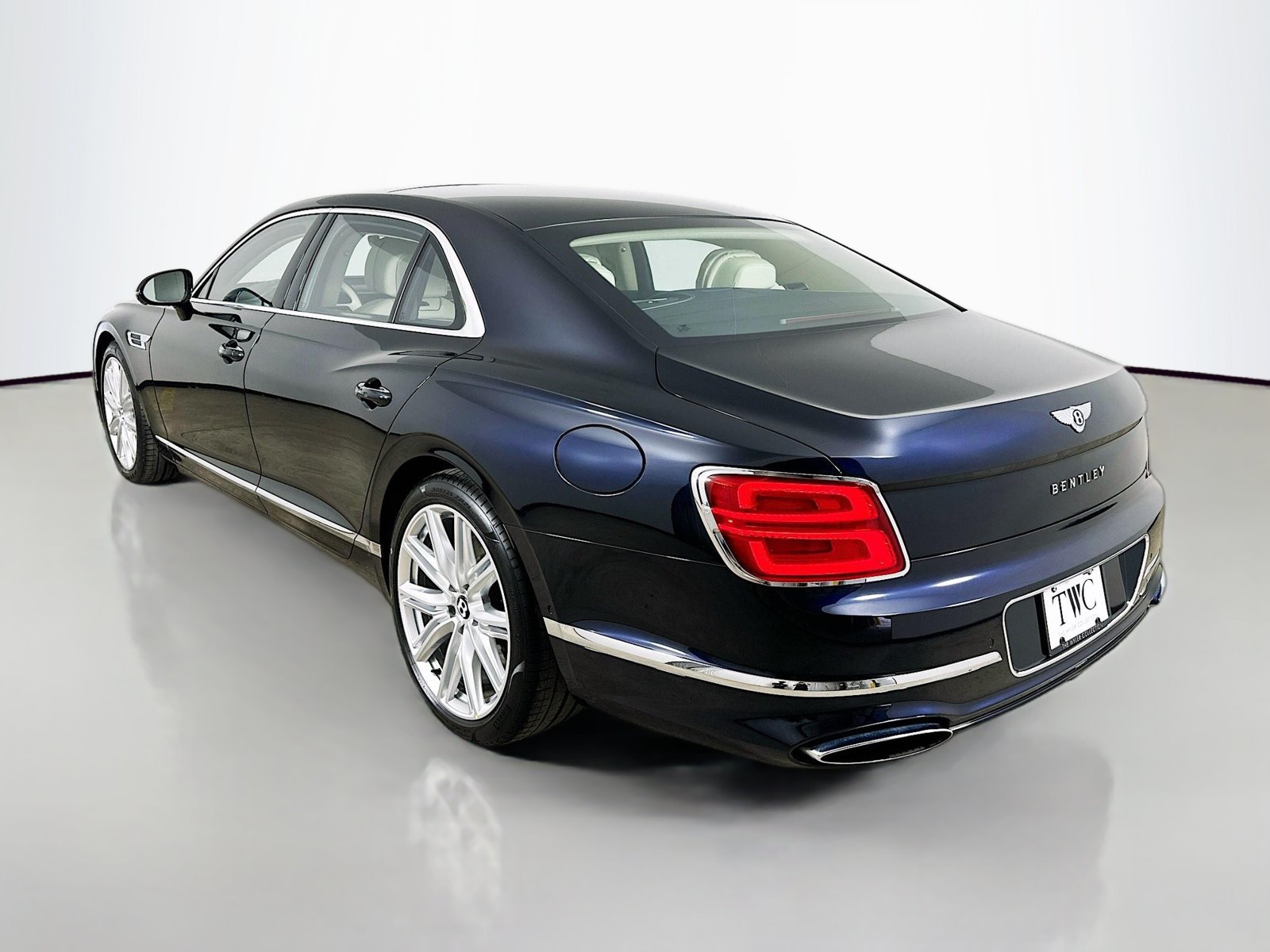 New 2026 Bentley Flying Spur V8 AWD/4WD image 3
