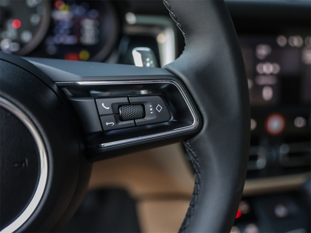 Used 2025 Porsche Macan image 17