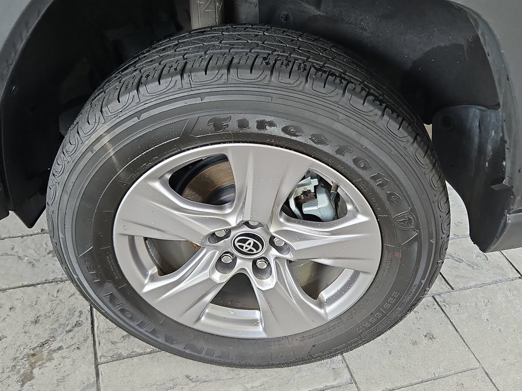 Used 2023 Toyota RAV4 XLE FWD image 31