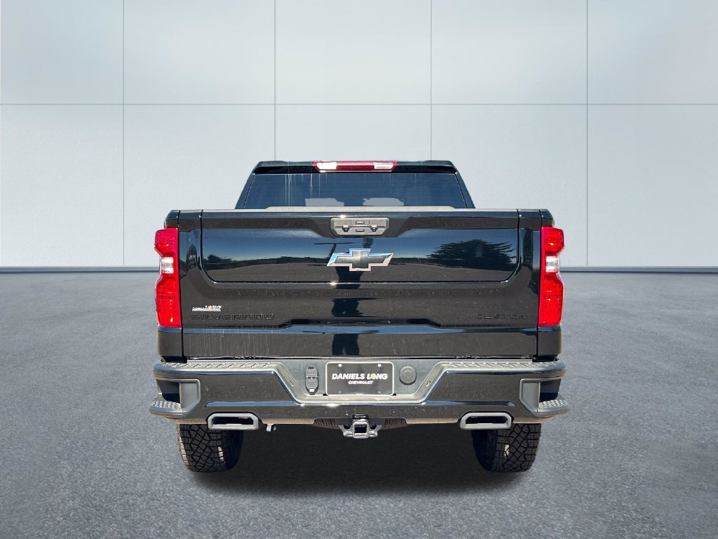 New 2026 Chevrolet Silverado 1500 Custom Trail Boss w/ LPO, Dark Essentials Package AWD/4WD image 4