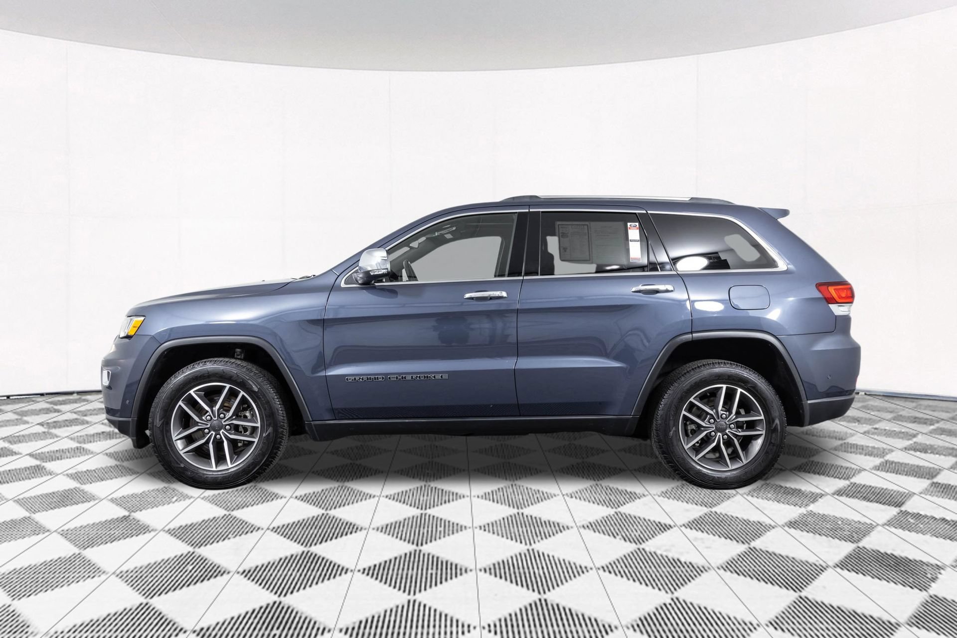 Used 2021 Jeep Grand Cherokee Limited AWD/4WD image 16