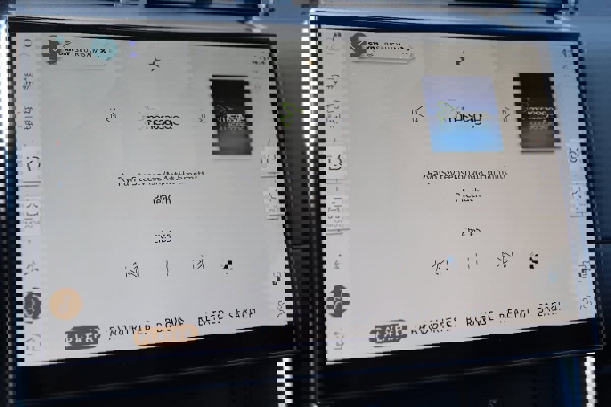 Used 2024 Land Rover Discovery Sport S image 41