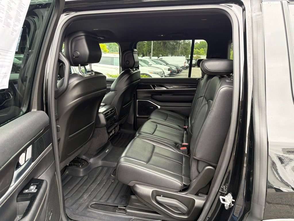 Used 2023 Jeep Wagoneer 4WD image 17