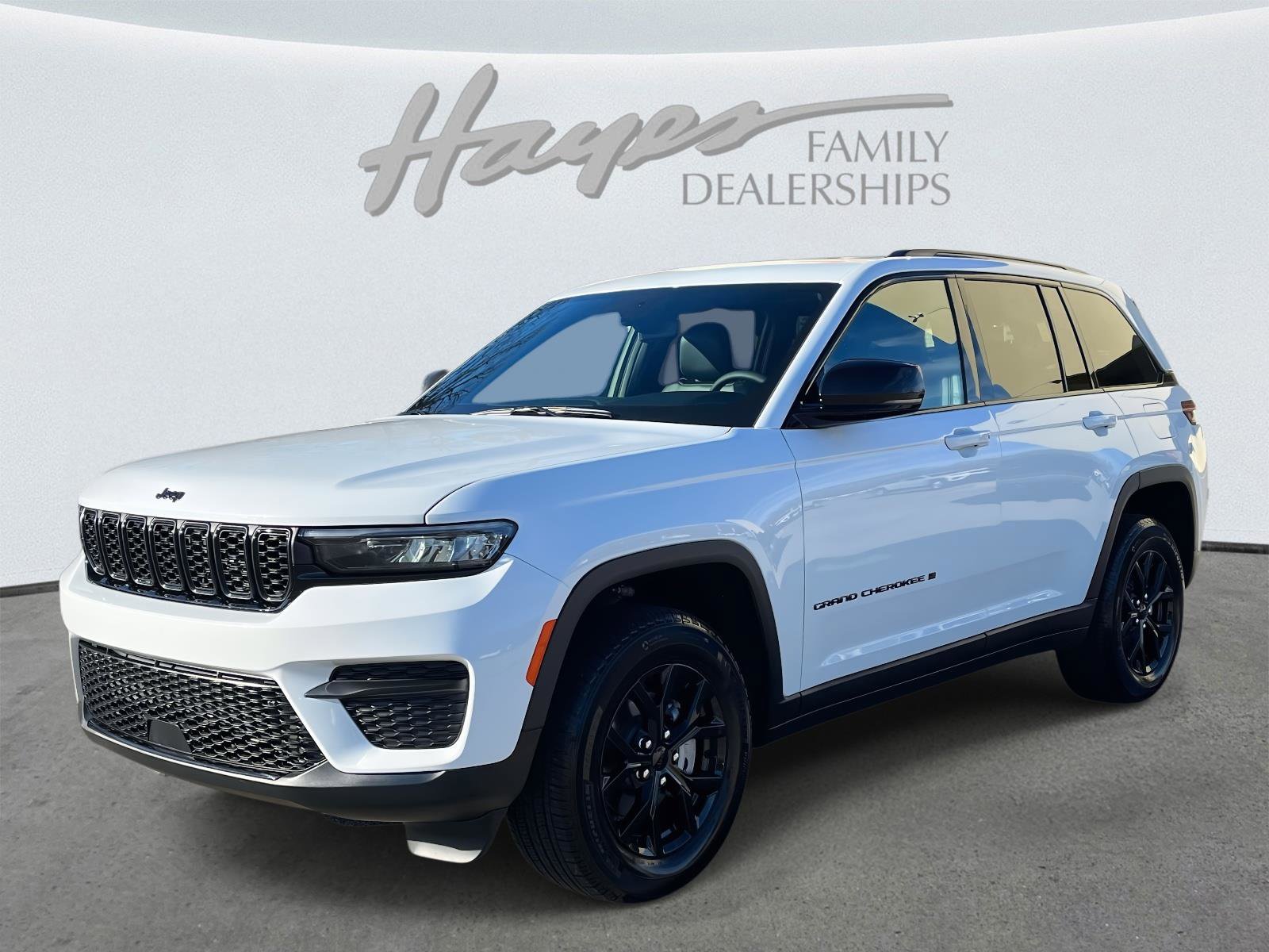 Used 2024 Jeep Grand Cherokee Altitude image 3