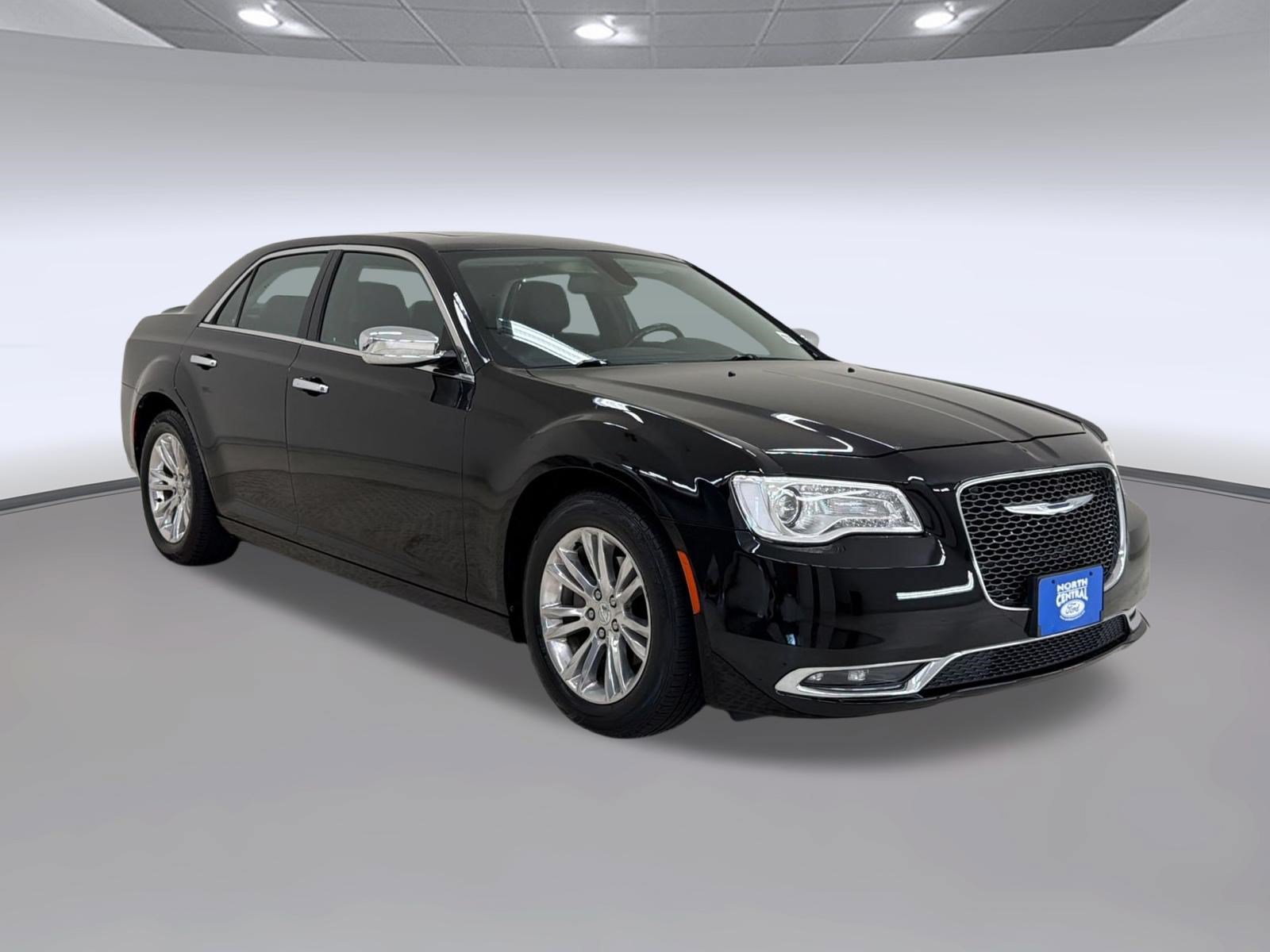 Used 2017 Chrysler 300 C RWD image 7