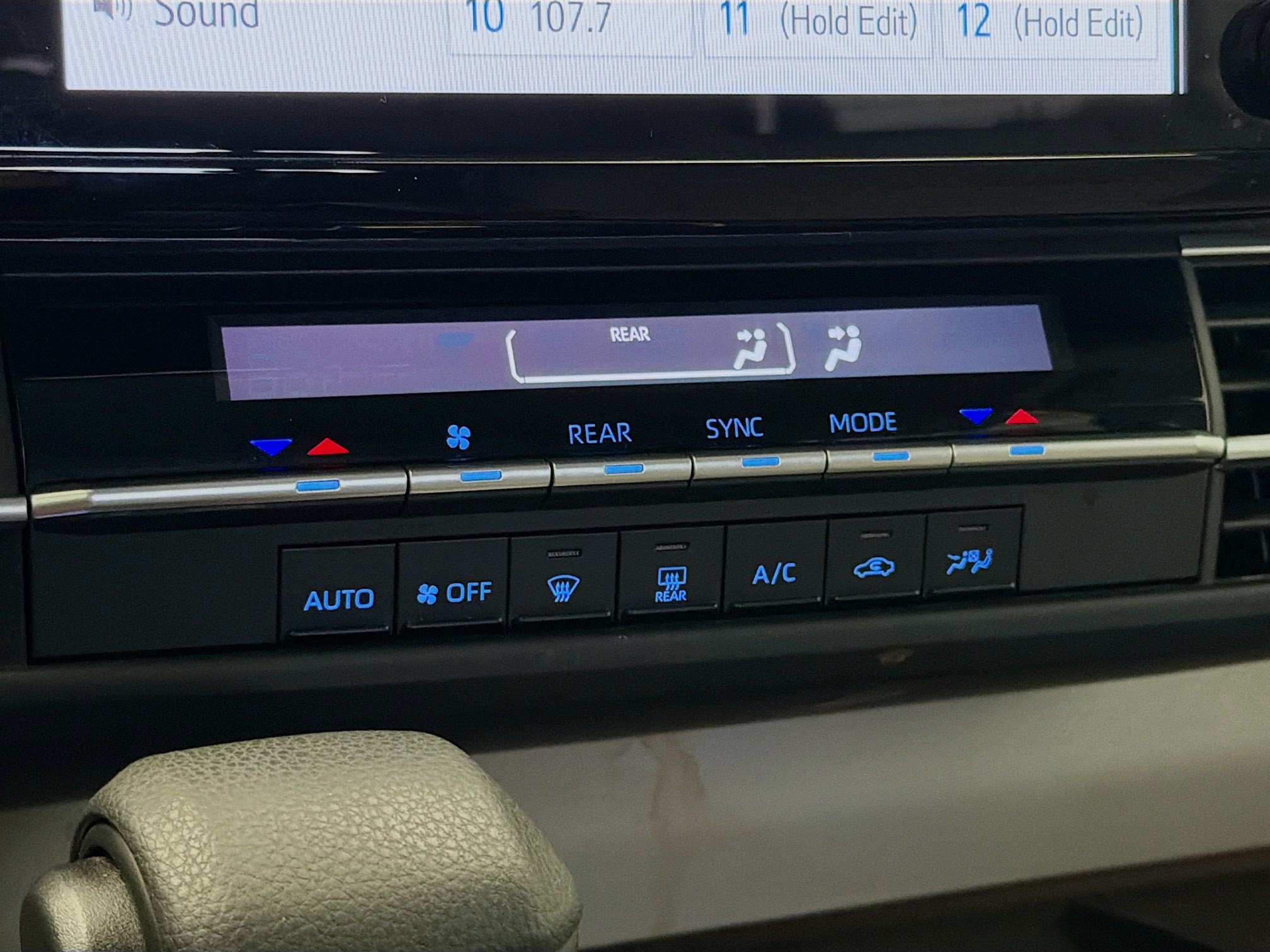 Used 2024 Toyota Sienna LE FWD image 10