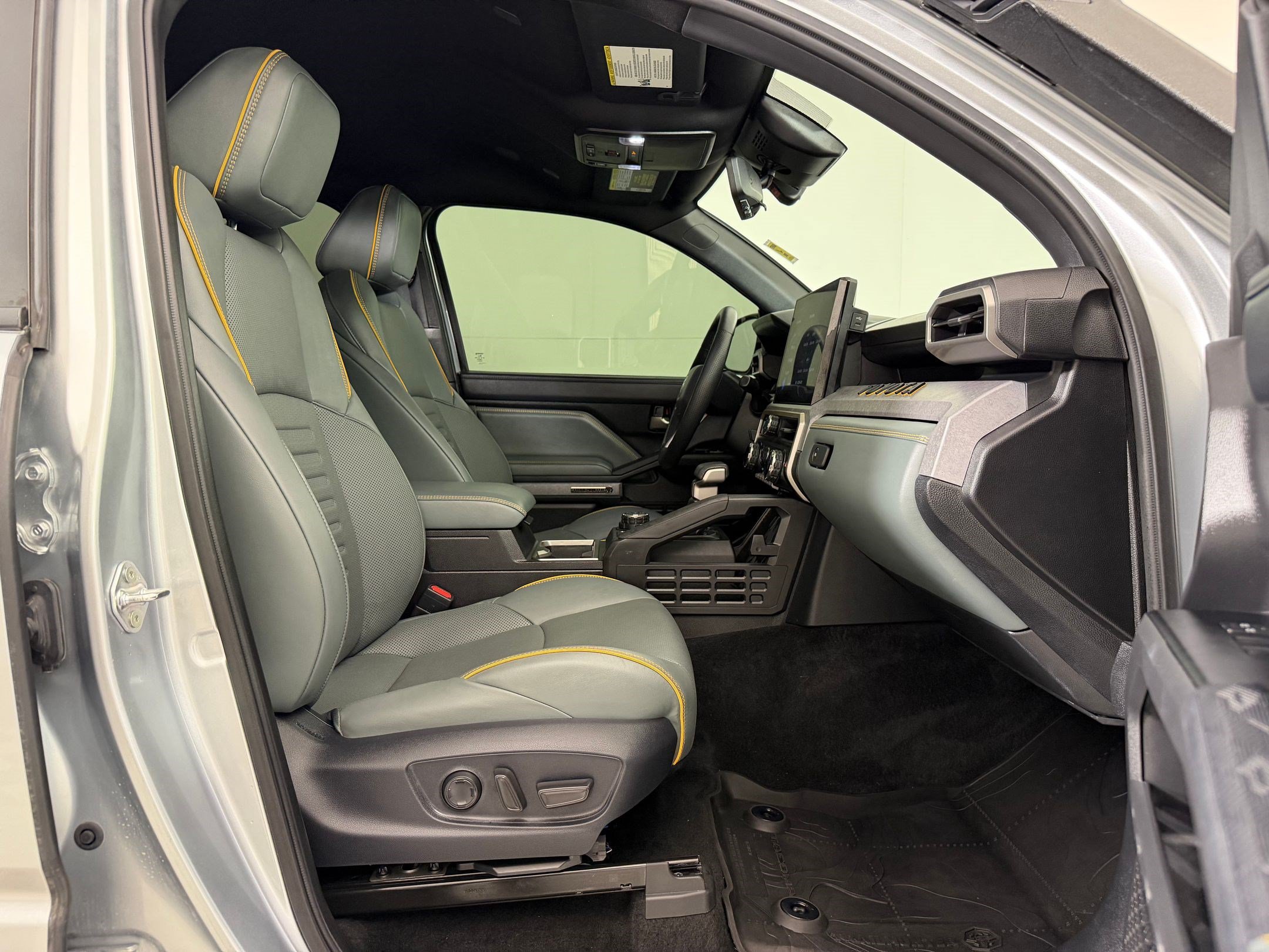 Used 2025 Toyota Tacoma 4x4 Double Cab Hybrid image 22