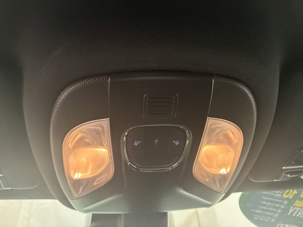 Used 2025 Jeep Compass Trailhawk AWD/4WD image 31