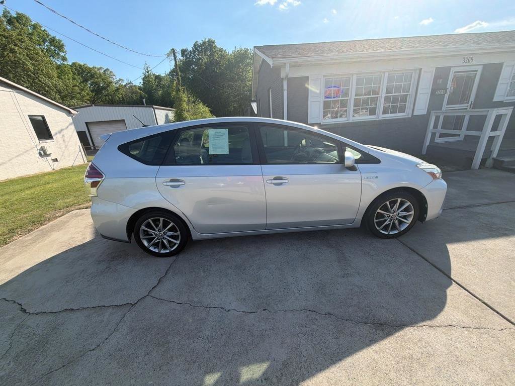 Used 2016 Toyota Prius V Five image 7