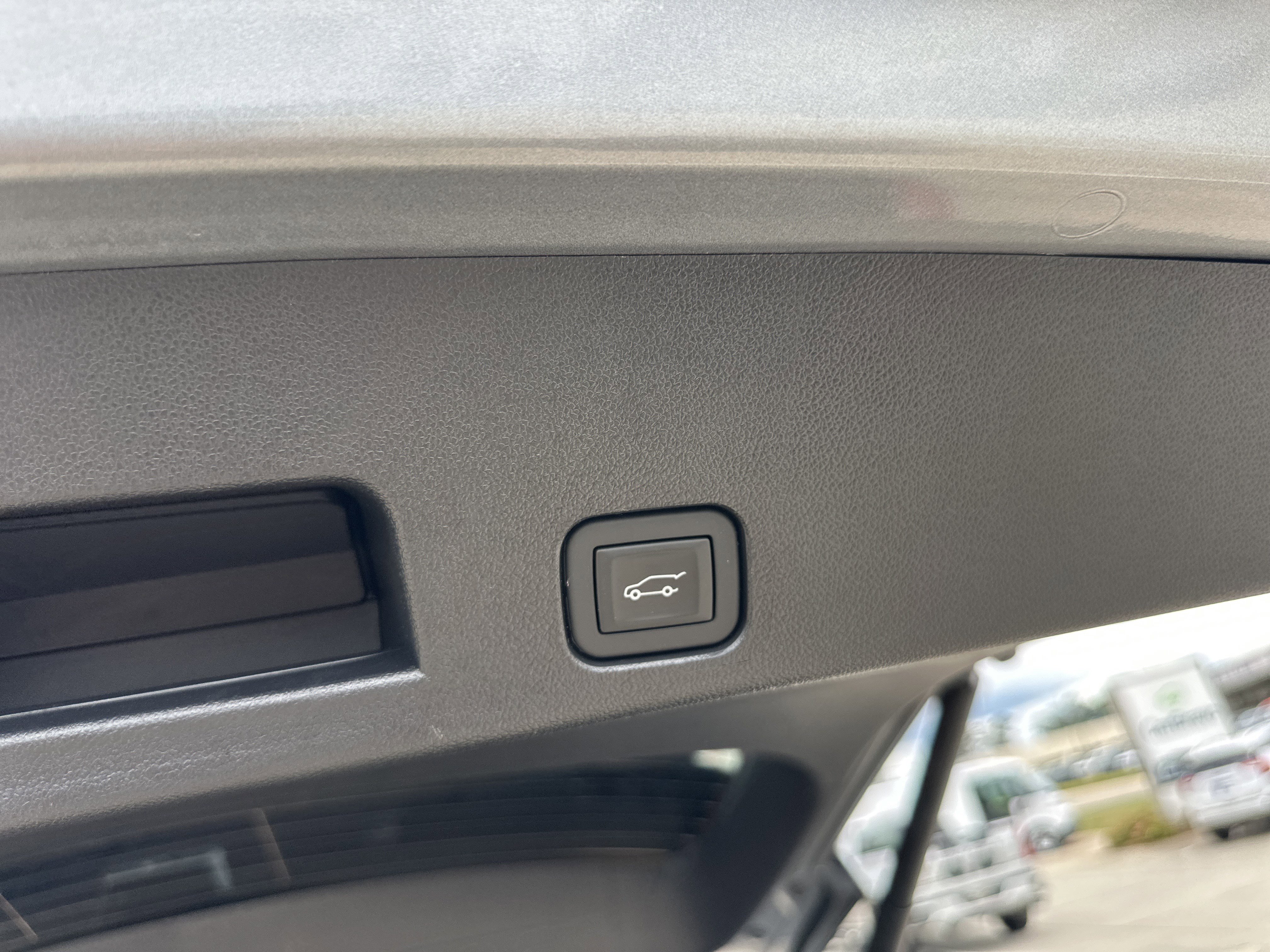 Certified 2026 GMC Acadia Elevation w/ Elevation Premium Package FWD image 36