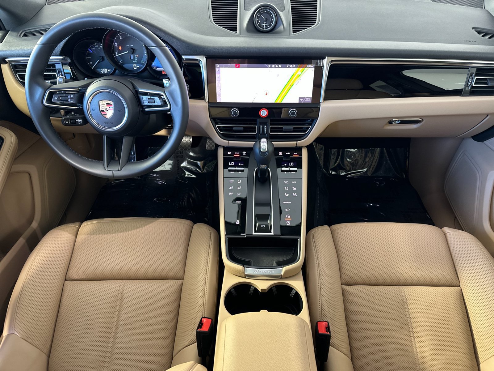 Certified 2026 Porsche Macan AWD/4WD image 6