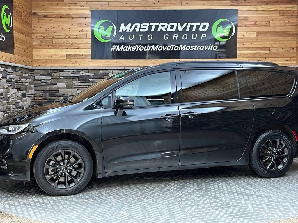 Used 2022 Chrysler Pacifica Touring-L w/ S Appearance Package AWD/4WD image 9