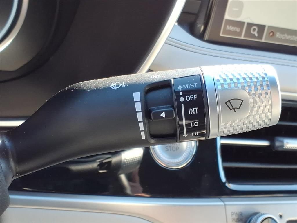 Used 2025 Genesis G70 2.5T image 25