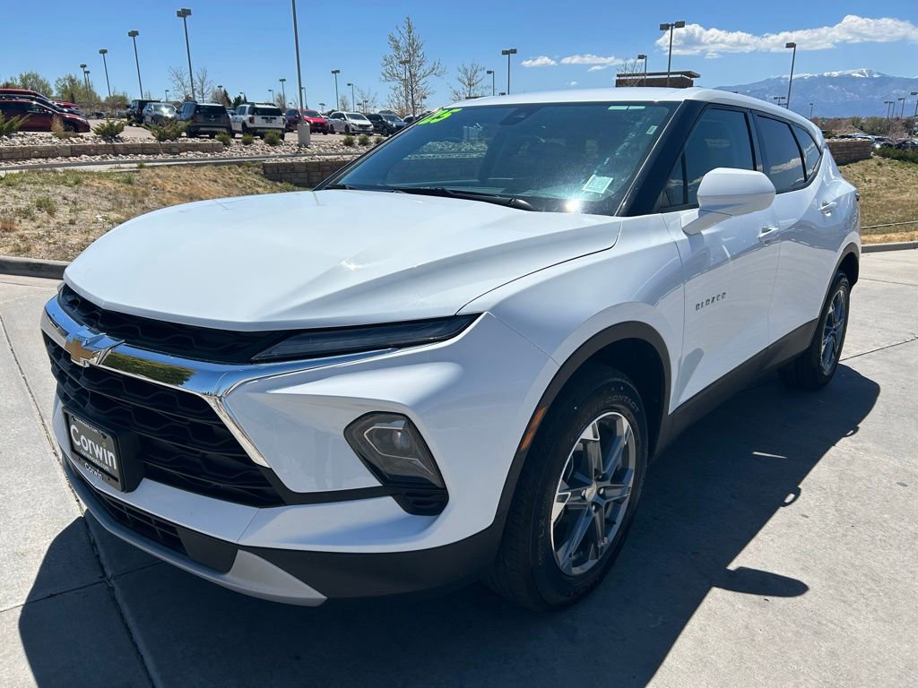 Used 2025 Chevrolet Blazer LT AWD/4WD image 3