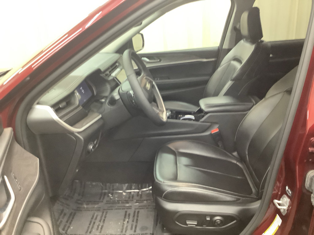 Used 2023 Jeep Grand Cherokee Limited image 14