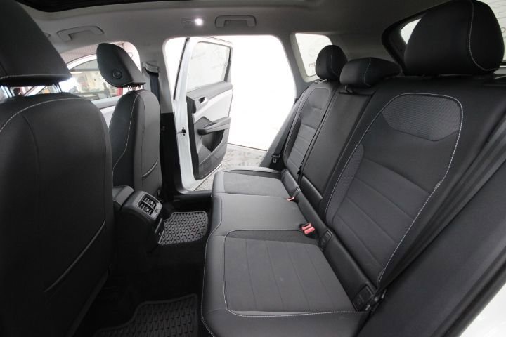 Used 2022 Volkswagen Taos SE w/ Panoramic Sunroof Package AWD/4WD image 24