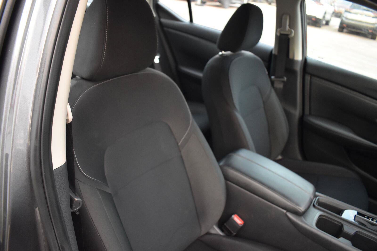 Used 2025 Nissan Sentra S FWD image 54