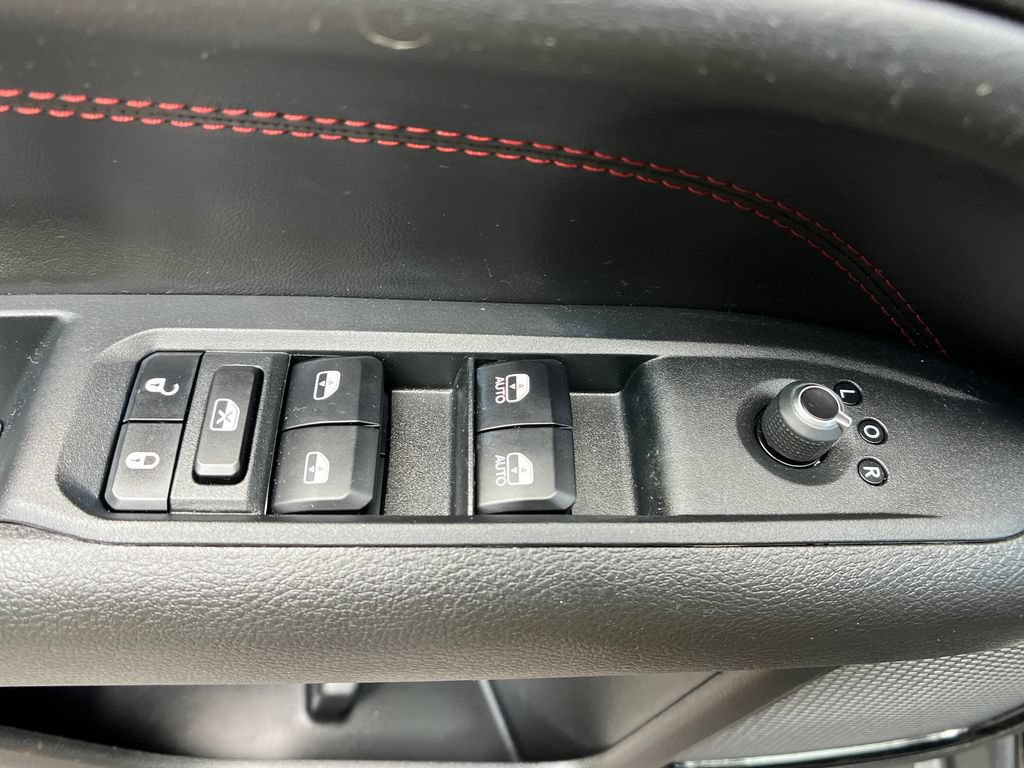 Used 2023 Jeep Compass Trailhawk w/ Trailhawk Convenience Group AWD/4WD image 13