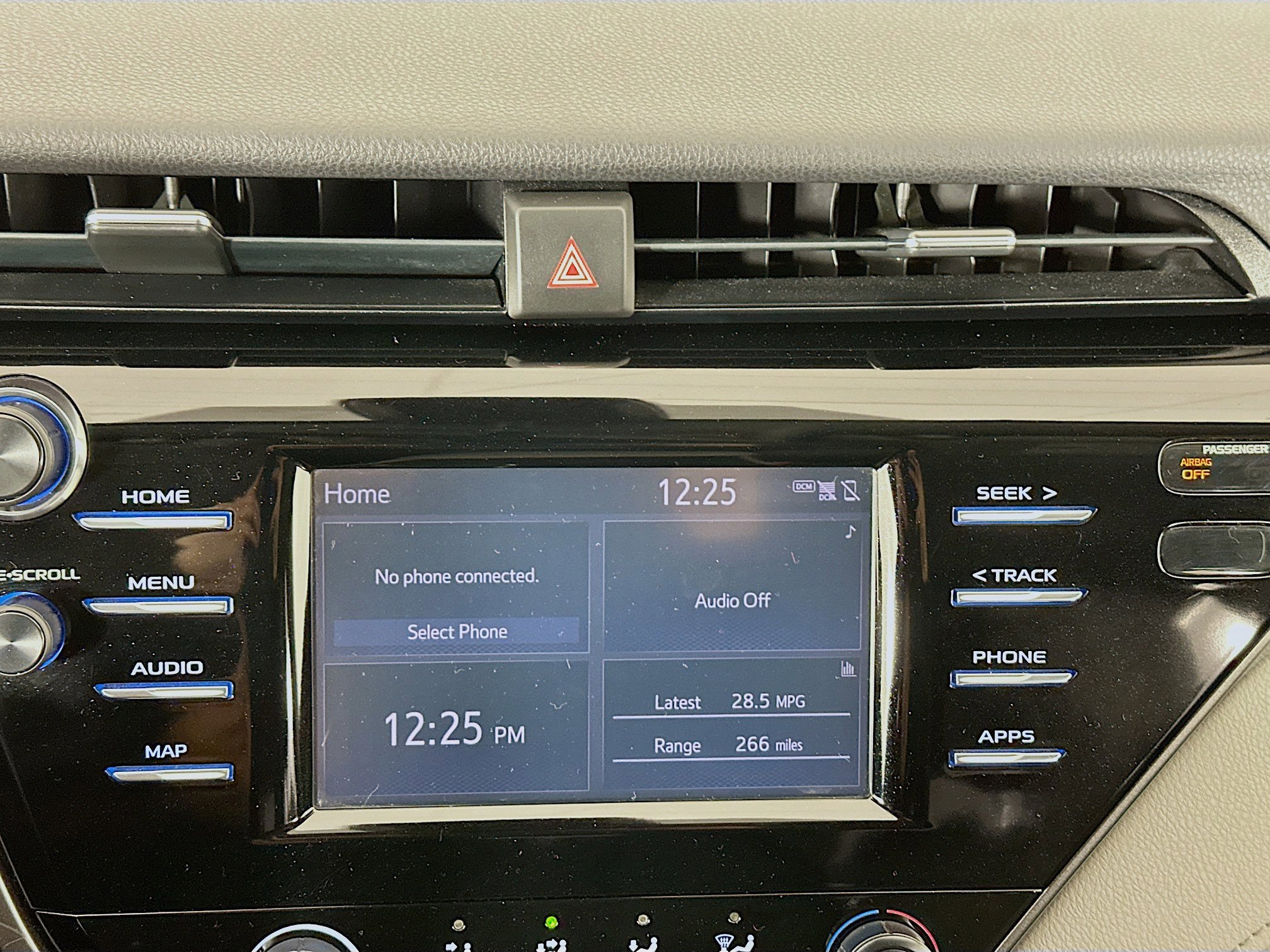 Used 2019 Toyota Camry LE image 19