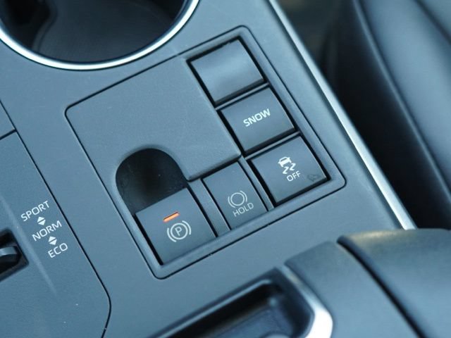 Certified 2023 Toyota Highlander XLE FWD image 33