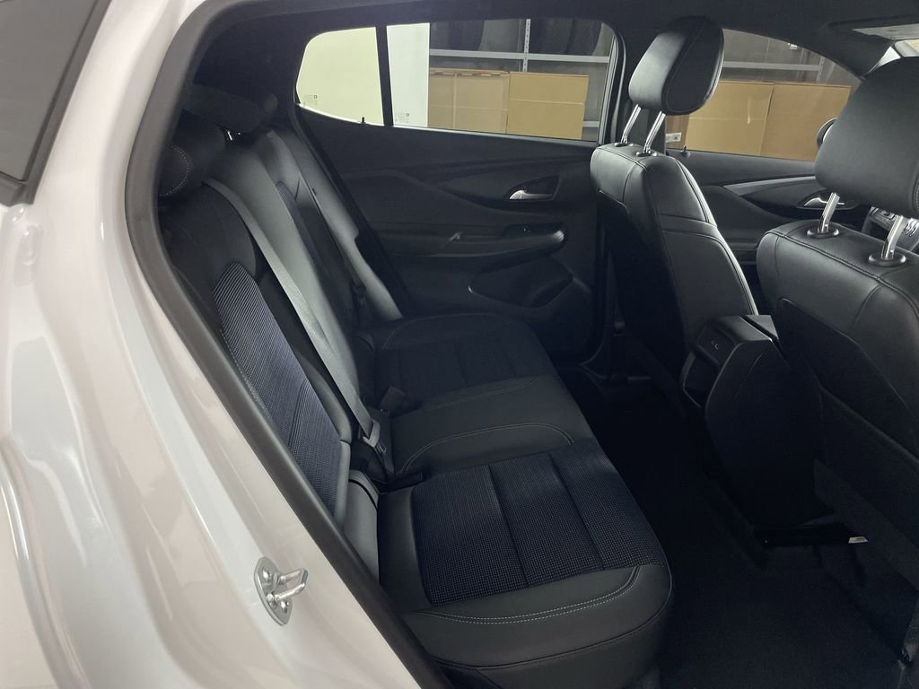 Used 2025 Buick Envista Preferred image 25