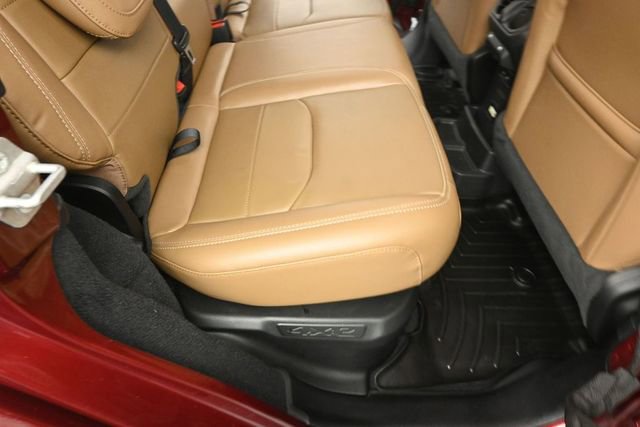 Used 2021 Jeep Wrangler Unlimited Sahara w/ Cold Weather Group AWD/4WD image 28