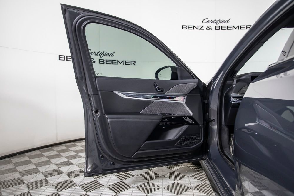 Used 2023 BMW 740i w/ Executive Package RWD image 15