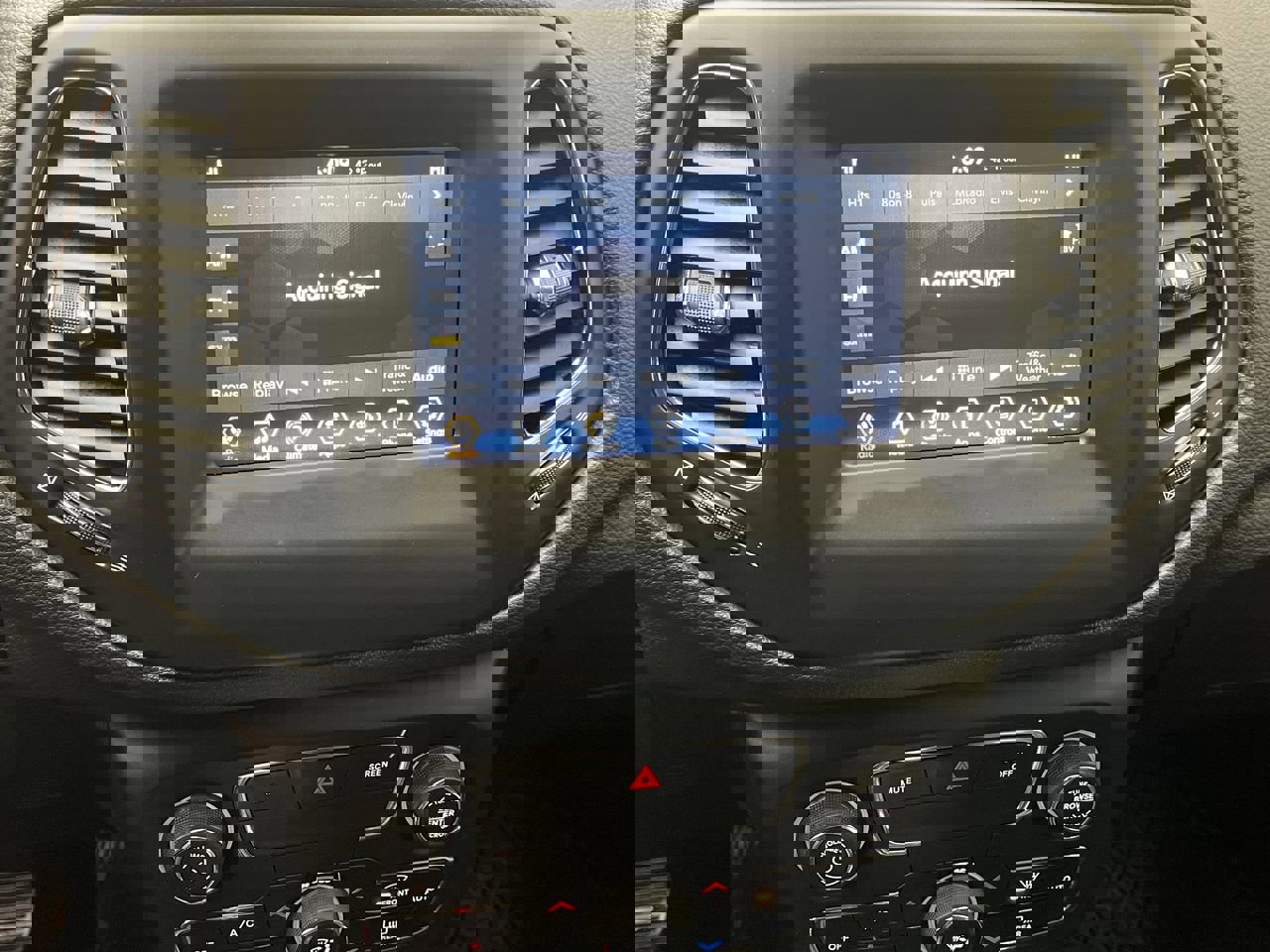 Used 2019 Jeep Compass Latitude w/ Cold Weather Group image 17