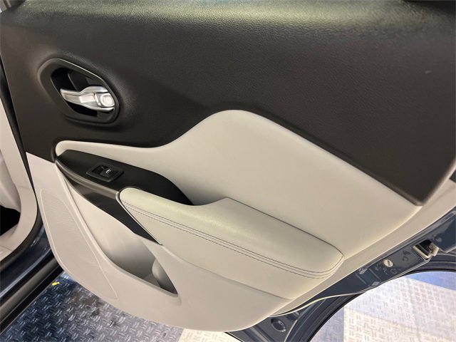 Used 2020 Jeep Cherokee Latitude Plus w/ Cold Weather Group image 14