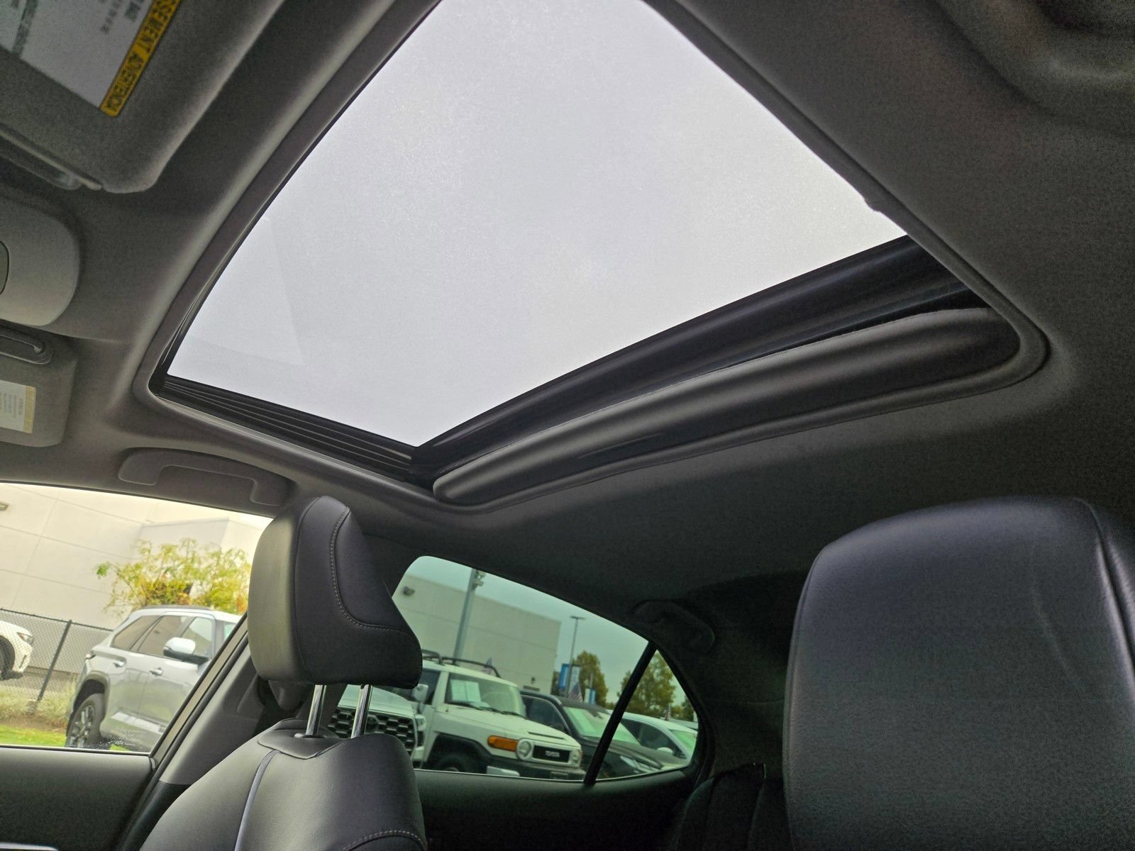 Used 2018 Toyota Camry SE w/ Moonroof Package FWD image 14