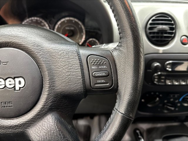 Used 2007 Jeep Liberty Sport AWD/4WD image 16