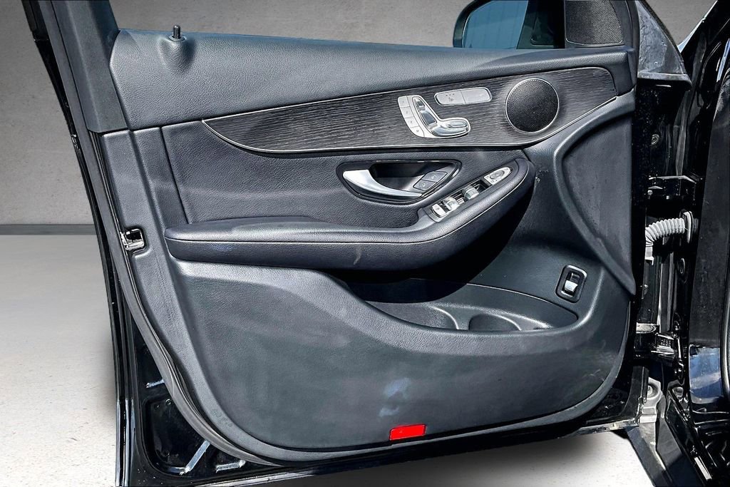 Used 2022 Mercedes-Benz GLC 300 4MATIC w/ Premium Package Lite image 20