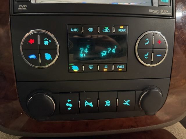 Used 2011 Chevrolet Tahoe LTZ AWD/4WD image 24