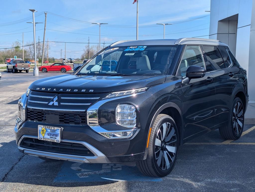 Used 2025 Mitsubishi Outlander AWD image 7
