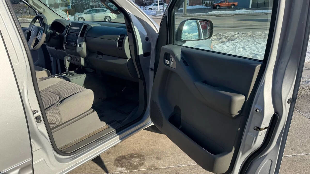 Used 2012 Nissan Frontier SV w/ SV Premium Utility Pkg image 13