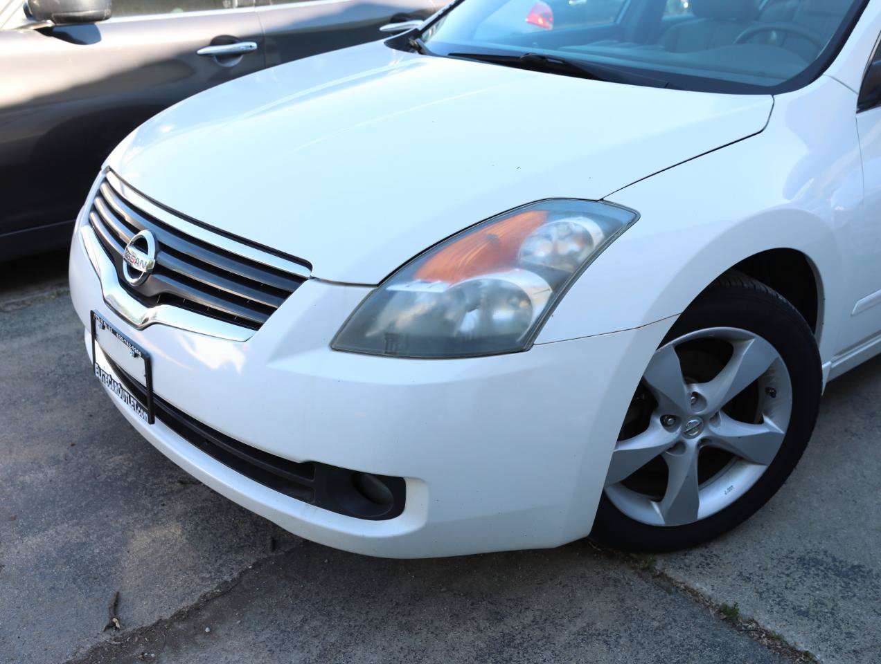 Used 2009 Nissan Altima 3.5 SE w/ Premium Pkg FWD image 2