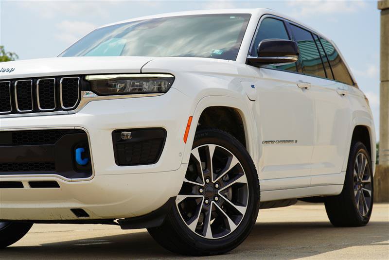 Used 2023 Jeep Grand Cherokee Overland AWD/4WD image 14
