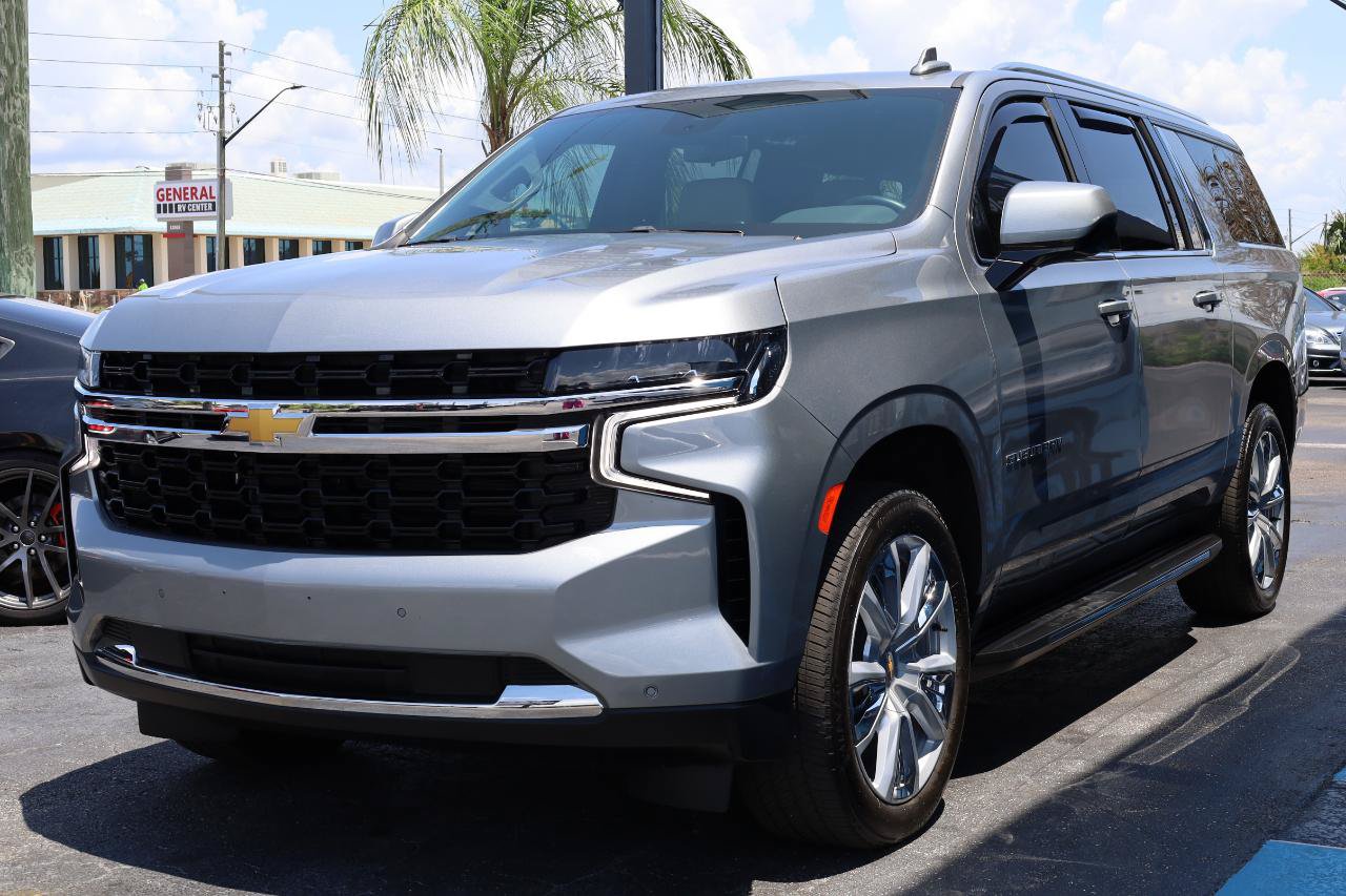 Used 2024 Chevrolet Suburban LS w/ Driver Alert Package RWD image 2